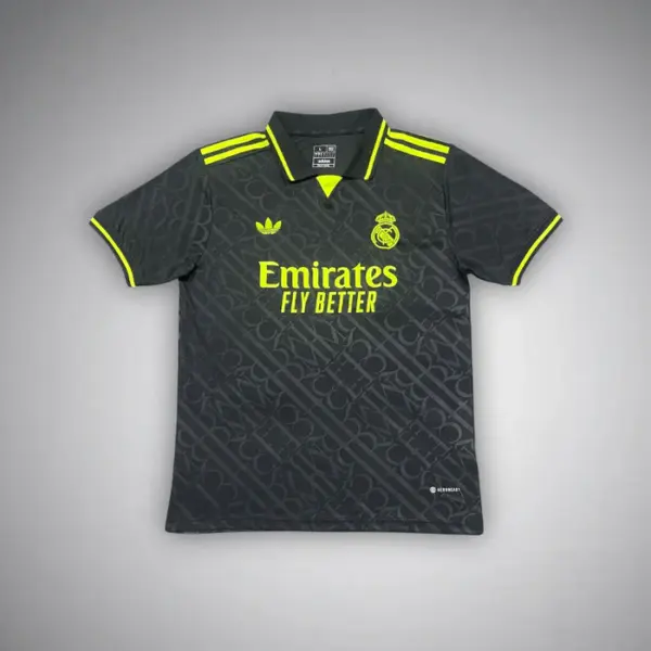 Real Madrid "Noir Galáctico" Premium Kit