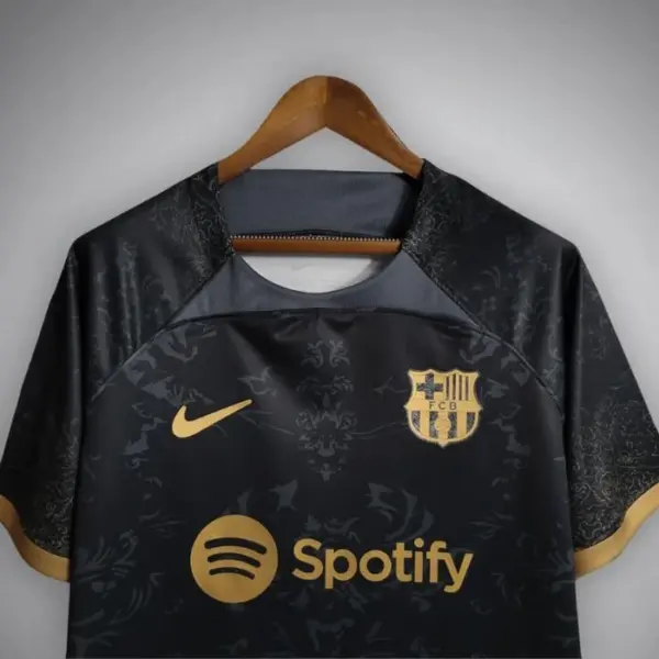 FC Barcelona "Golden Knight" Premium Kit - Image 3
