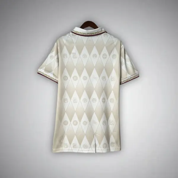 FC Bayern "Die Krone" Premium Kit - Image 2