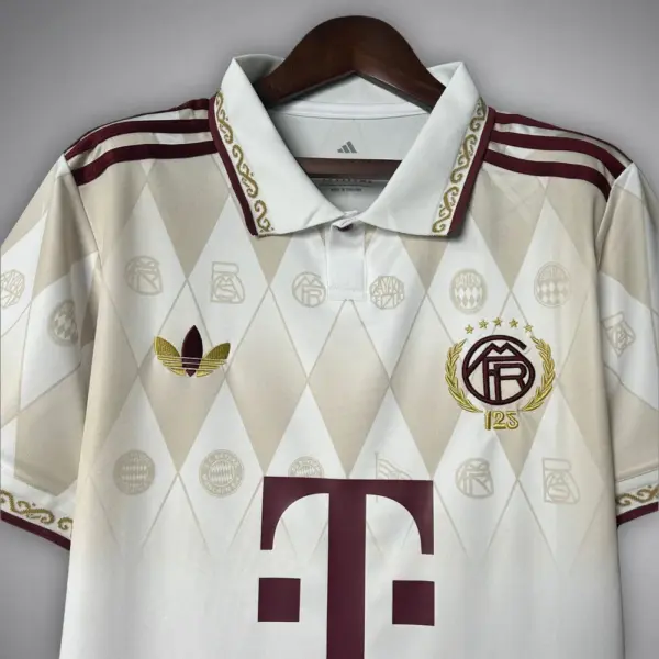 FC Bayern "Die Krone" Premium Kit - Image 3