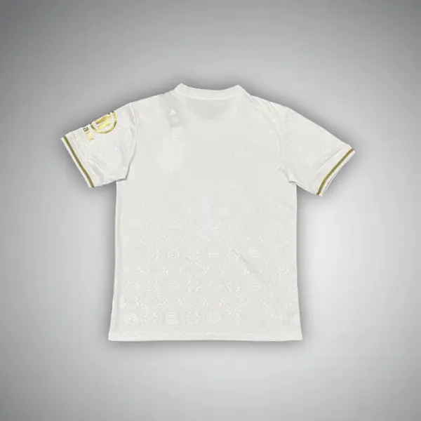 FC Bayern "Elite Chrome" Premium Kit - Image 2