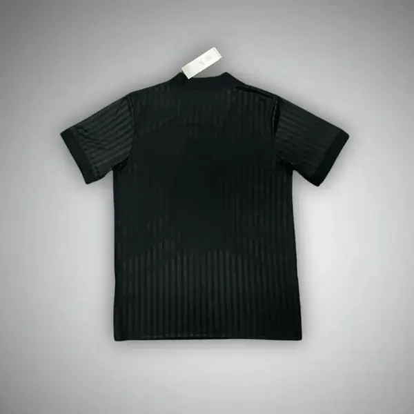 Manchester United "Icon" Premium Kit - Image 2